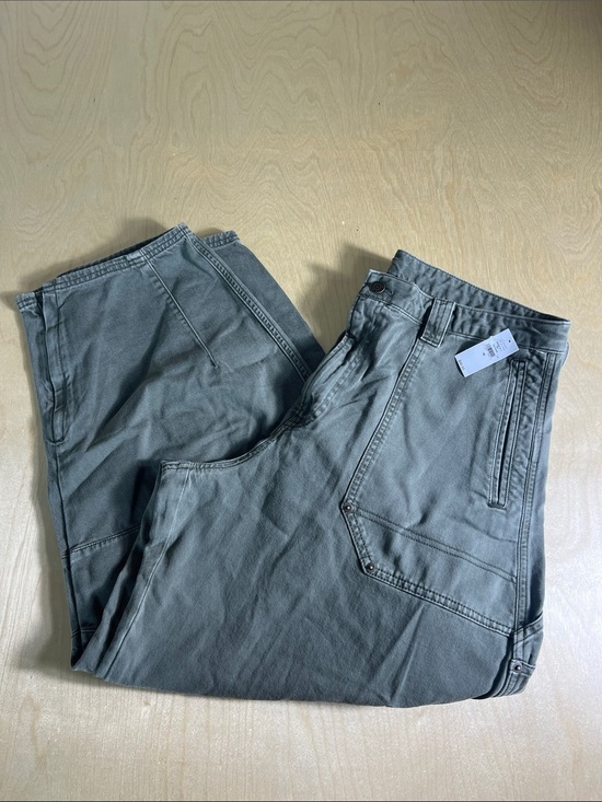 GAP Pants - GAP Women's Cargo Pants in Olive Green size 16